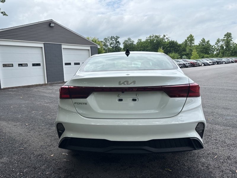 Certified 2022 Kia Forte LXS image 1