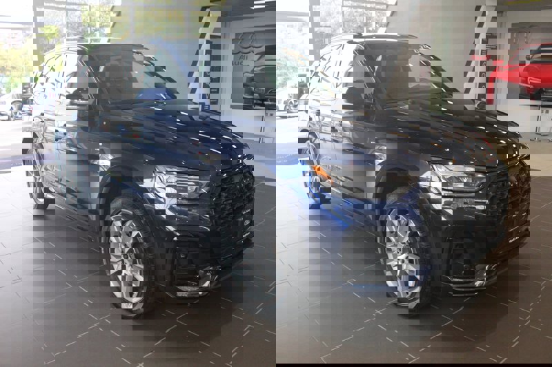 Certified 2025 Audi Q5 2.0T Premium image 1