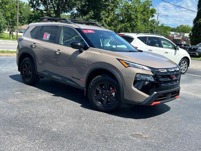 Certified 2025 Nissan Rogue SV image 1