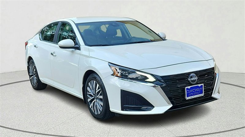 Certified 2023 Nissan Altima 2.5 SV image 1