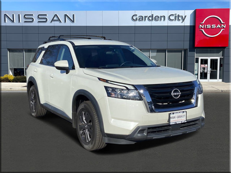 Certified 2022 Nissan Pathfinder SV image 1