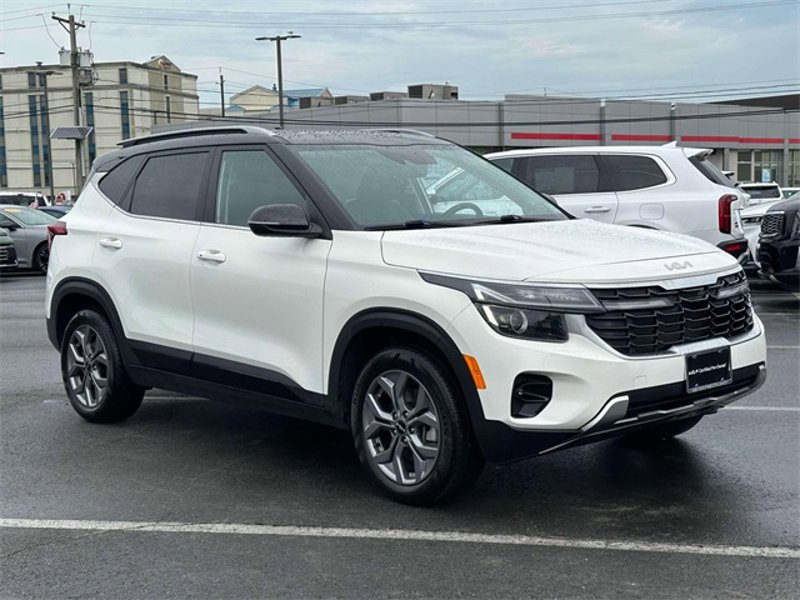 Certified 2024 Kia Seltos S image 1