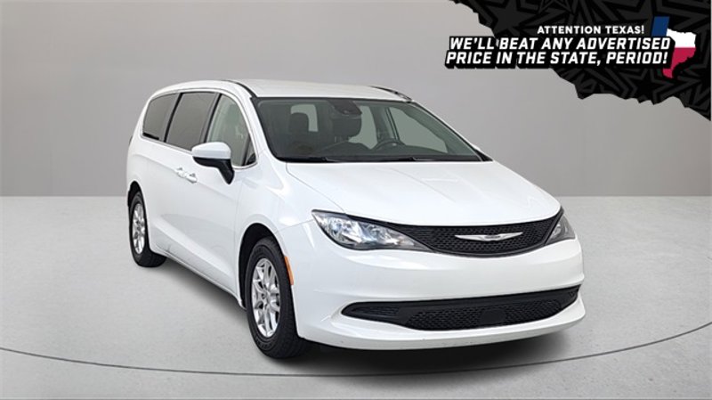 Used 2023 Chrysler Voyager LX image 1
