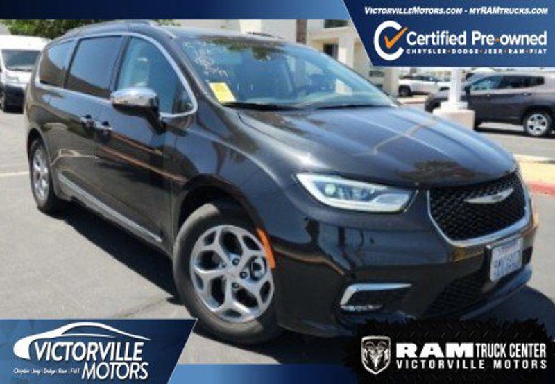 Certified 2023 Chrysler Pacifica Limited w/ Uconnect Theater Family Group image 1