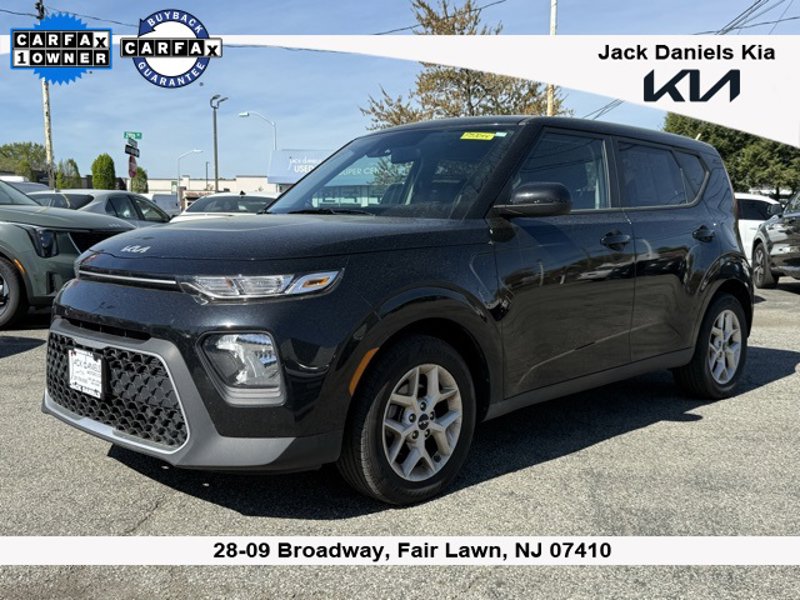 Certified 2022 Kia Soul LX w/ Technology Package image 1