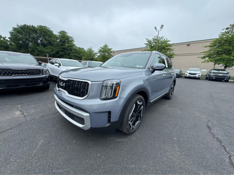 Certified 2024 Kia Telluride EX w/ EX Captain's Chair Package image 1