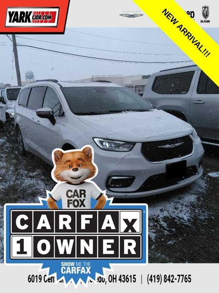 Used 2023 Chrysler Pacifica Limited image 1