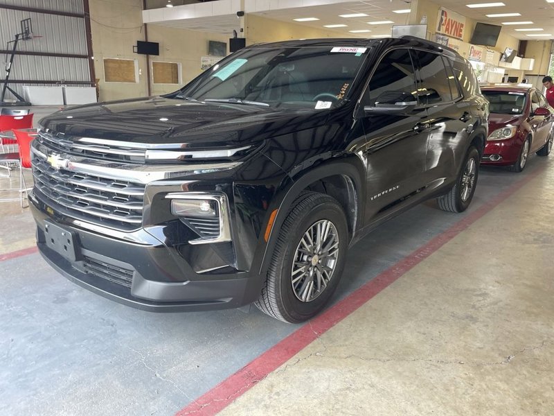 Used 2025 Chevrolet Traverse LT w/ Driver Confidence Package image 1