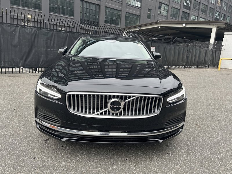 Certified 2025 Volvo S90 T8 Plus image 1