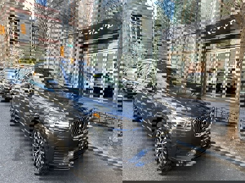 Certified 2022 Volvo XC90 T6 Momentum w/ Climate Package image 1