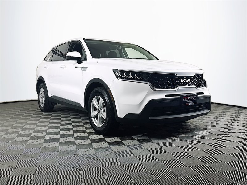 Certified 2022 Kia Sorento LX image 1