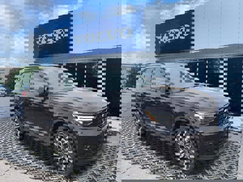 Certified 2025 Volvo XC40 B5 Plus w/ Protection Package Premier image 1