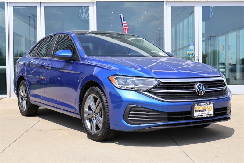 Certified 2024 Volkswagen Jetta SE w/ Panoramic Sunroof Package image 1