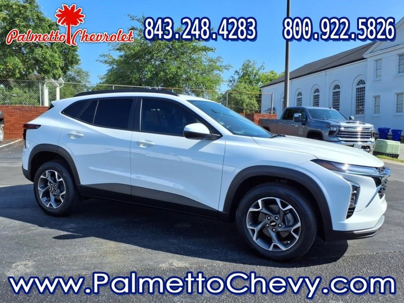 Certified 2025 Chevrolet Trax LT w/ Sunroof Package image 1