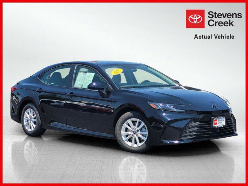 Certified 2025 Toyota Camry LE image 1