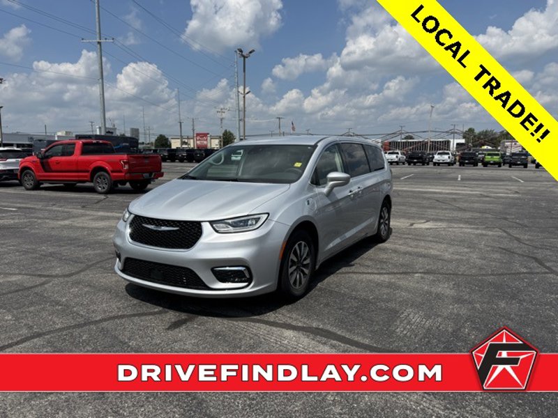 Used 2022 Chrysler Pacifica Touring-L image 1