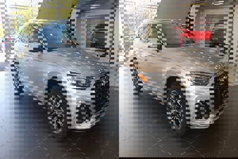 Certified 2025 Audi Q5 2.0T Premium Plus image 1