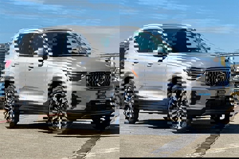 Certified 2024 Volvo XC40 B5 Plus w/ Climate Package image 1