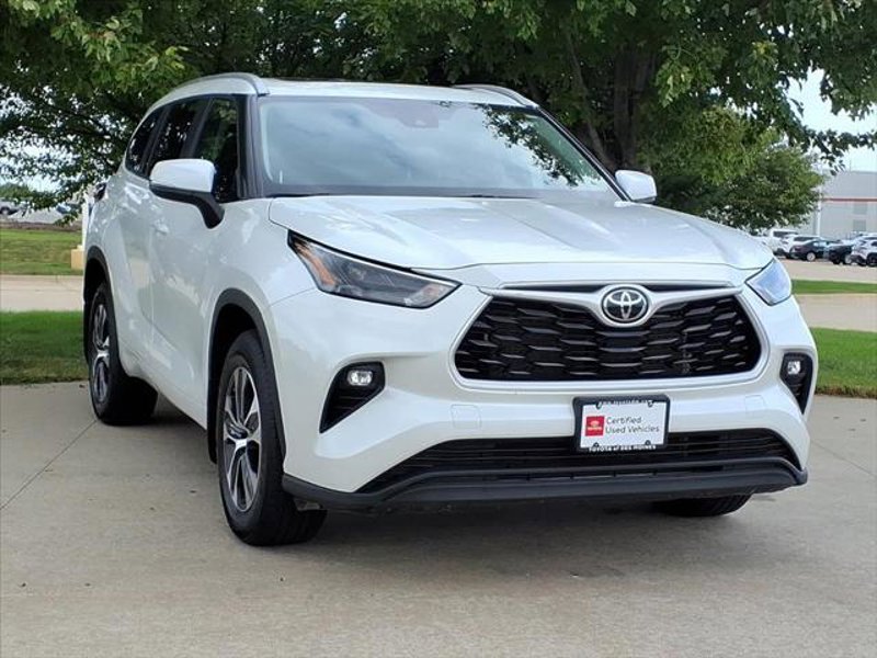 Certified 2023 Toyota Highlander XLE image 1