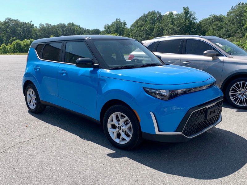 Used 2023 Kia Soul S image 1