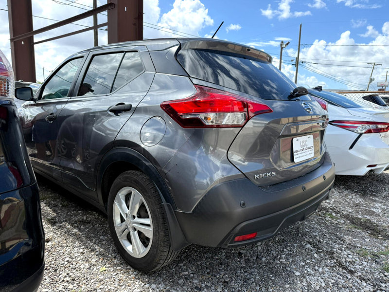 Used 2020 Nissan Kicks S image 1