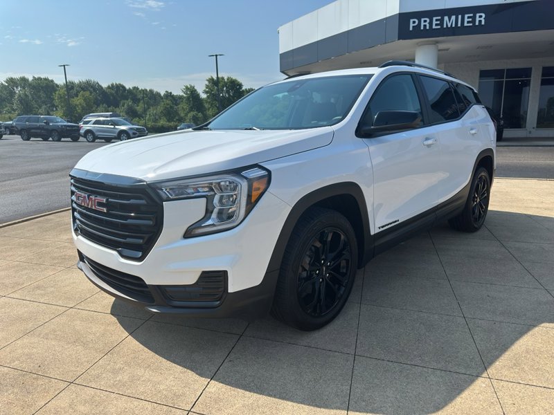 Certified 2022 GMC Terrain SLE w/ Driver Convenience Package image 1