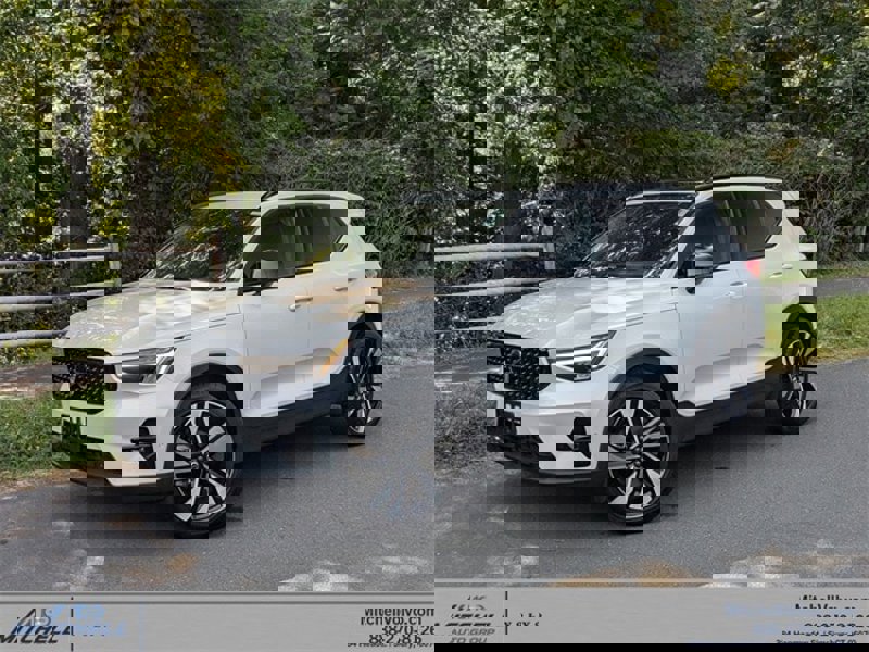 Certified 2025 Volvo XC40 B5 Plus image 1