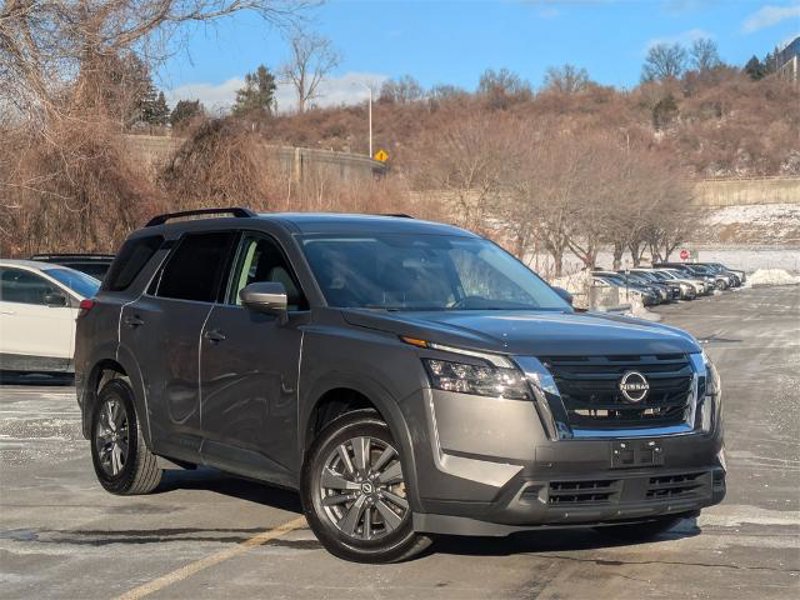 Certified 2024 Nissan Pathfinder SV image 1
