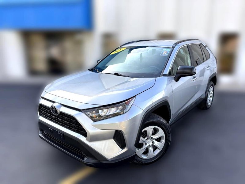 Used 2021 Toyota RAV4 LE image 1