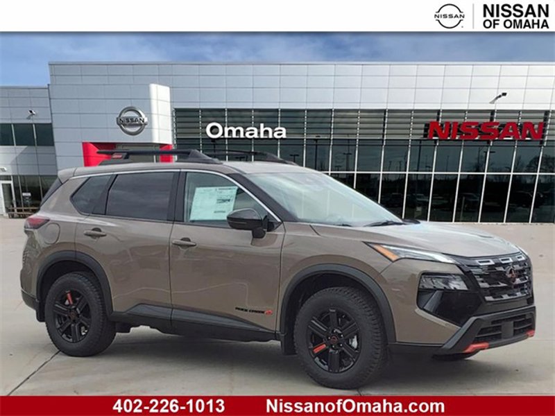 Certified 2025 Nissan Rogue SV image 1
