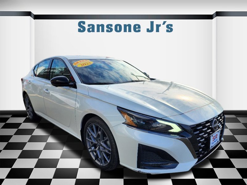 Certified 2023 Nissan Altima 2.0 SR image 1