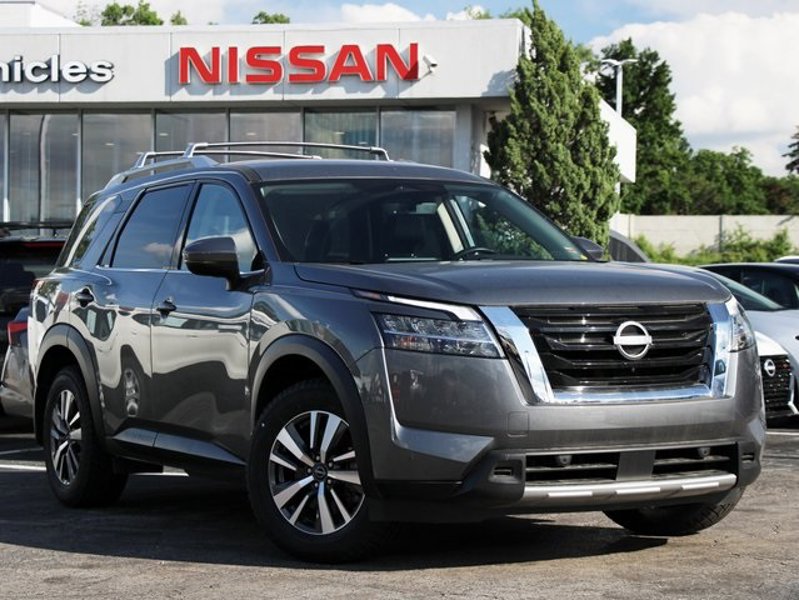 Certified 2024 Nissan Pathfinder SL image 1