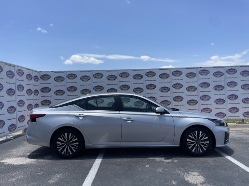 Certified 2023 Nissan Altima 2.5 SV image 1