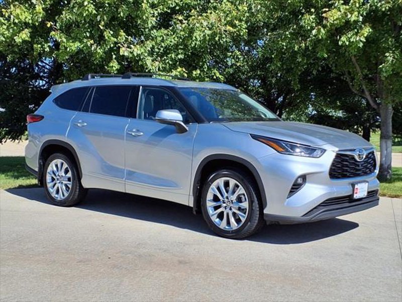 Certified 2022 Toyota Highlander Limited image 1