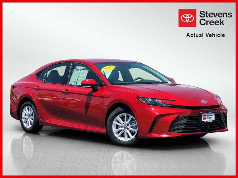 Certified 2025 Toyota Camry LE image 1