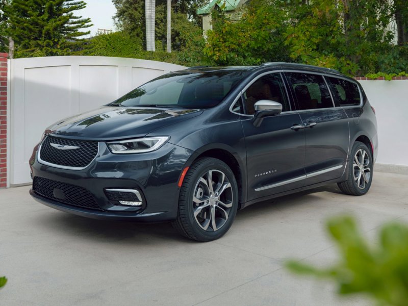 Used 2021 Chrysler Pacifica Limited w/ Uconnect Theater Family Group image 1