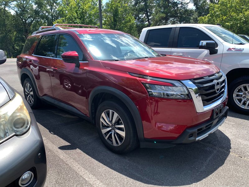 Used 2023 Nissan Pathfinder SL image 1