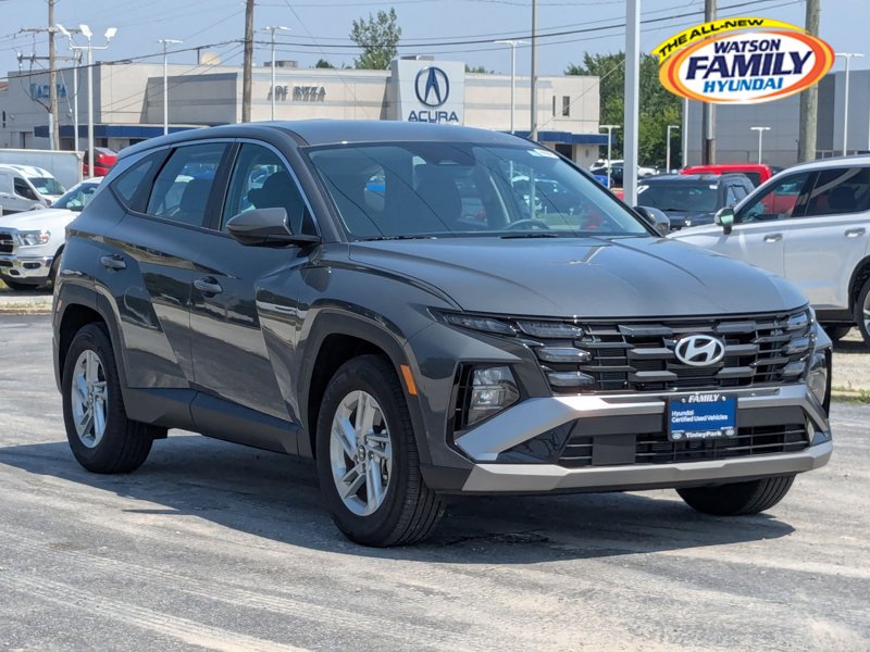 Certified 2025 Hyundai Tucson SE image 1
