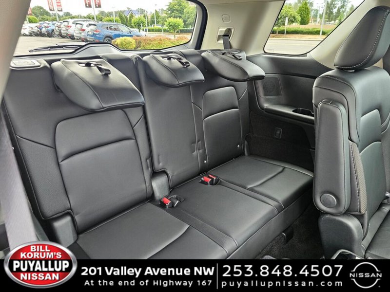 Certified 2024 Nissan Pathfinder SL image 1