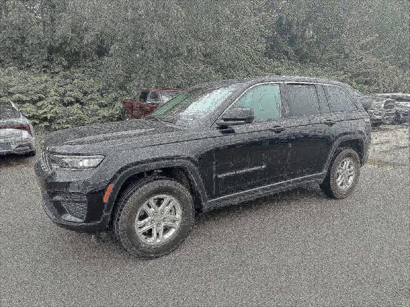 Certified 2024 Jeep Grand Cherokee Laredo w/ Luxury Tech Group I image 1