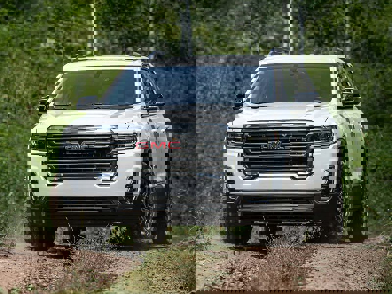 Used 2023 GMC Acadia SLT image 1