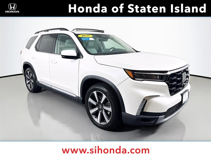 Certified 2025 Honda Pilot Touring image 1