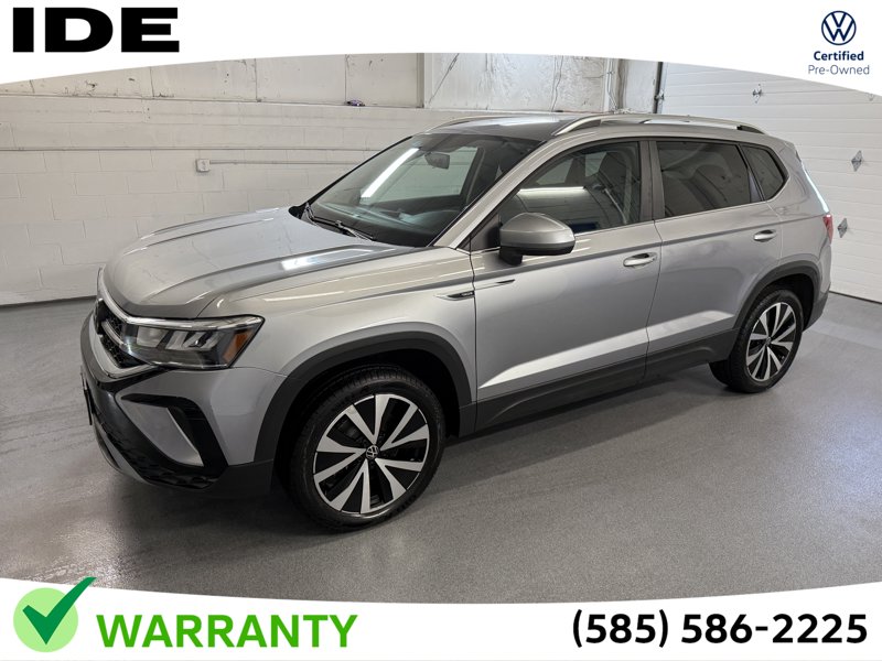 Certified 2022 Volkswagen Taos SE image 1