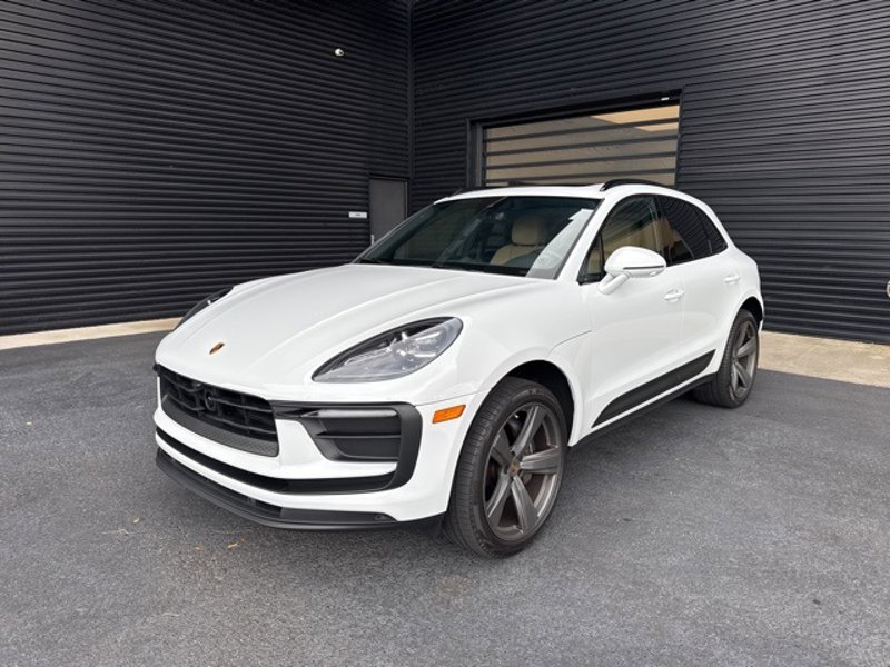Certified 2022 Porsche Macan image 1
