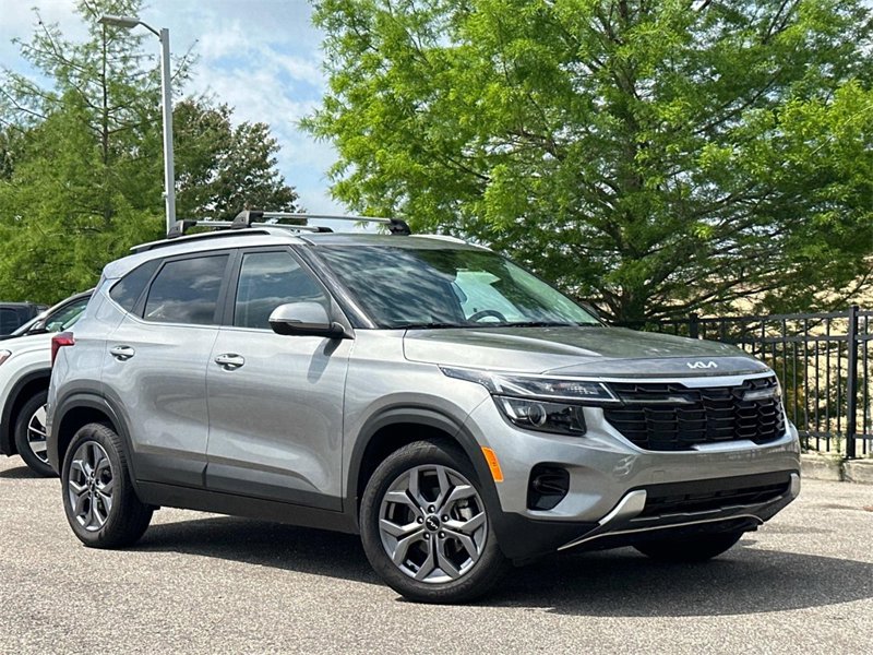 Certified 2024 Kia Seltos S image 1