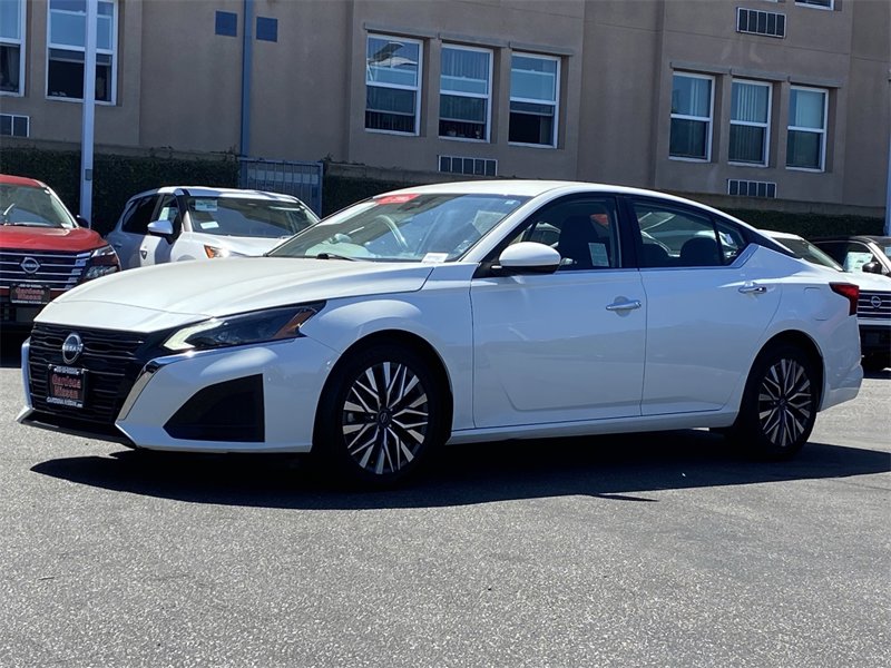 Certified 2023 Nissan Altima 2.5 SV image 1