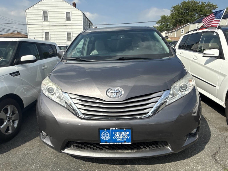 Used 2015 Toyota Sienna AWD image 1