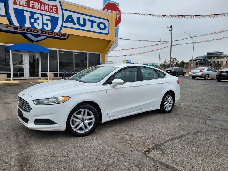 Used 2017 Ford Fusion SE image 1