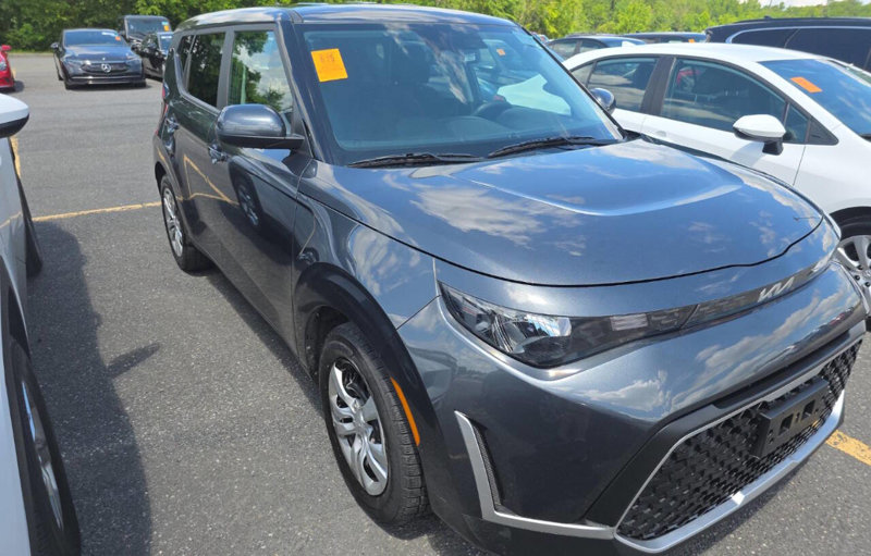 Used 2023 Kia Soul LX image 1