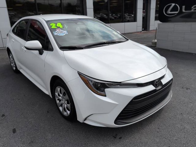 Certified 2024 Toyota Corolla LE image 1